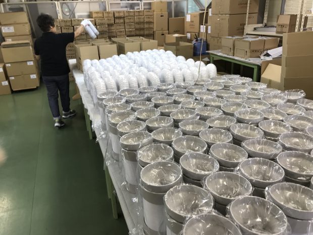 除湿乾燥機のオプションパーツの生産作業