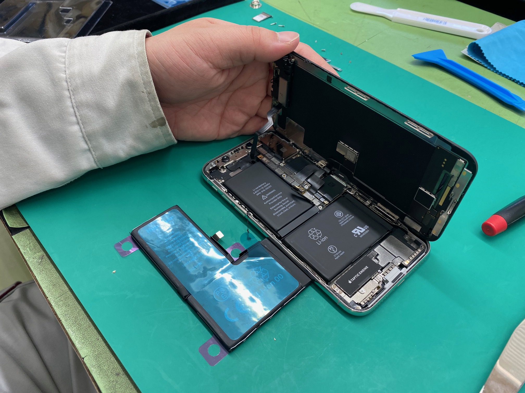 松本市でiPhone修理｜iPhoneXのバッテリー交換のご依頼頂きました