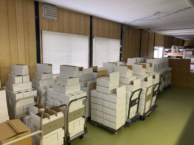 定期発送出荷サービスの梱包作業