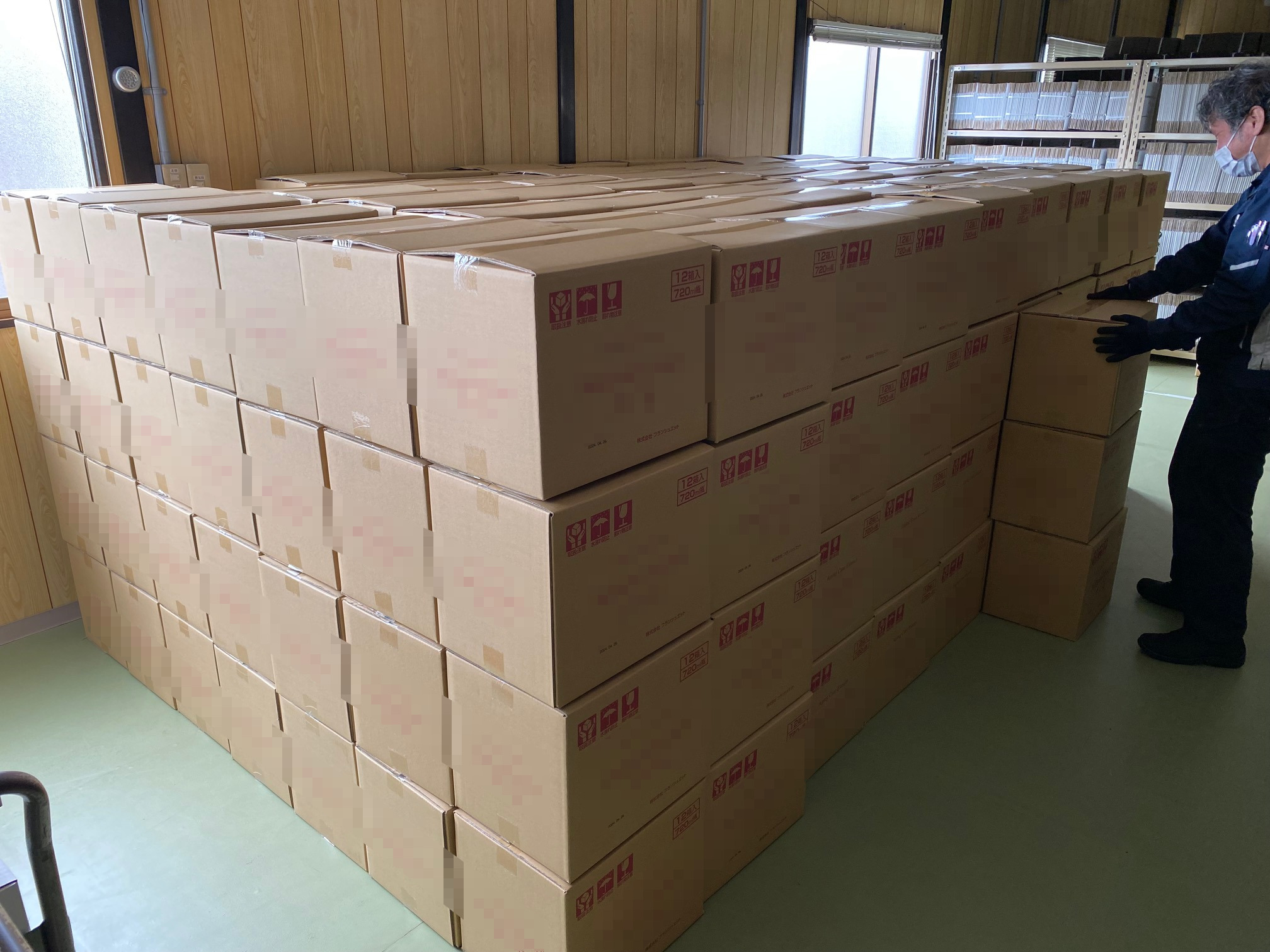 定期お届け｜製品発送代行サービスの荷受け作業