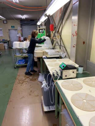 除湿乾燥機用吸湿ローターの生産