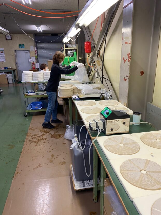 除湿乾燥機用吸湿ローターの生産
