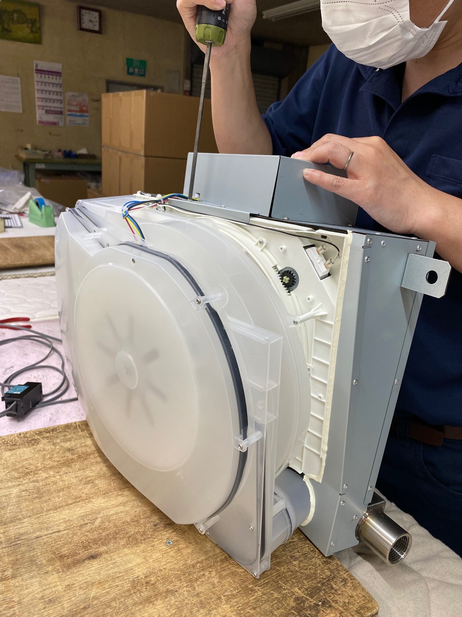 天吊り式除湿乾燥機のOEM製品製造