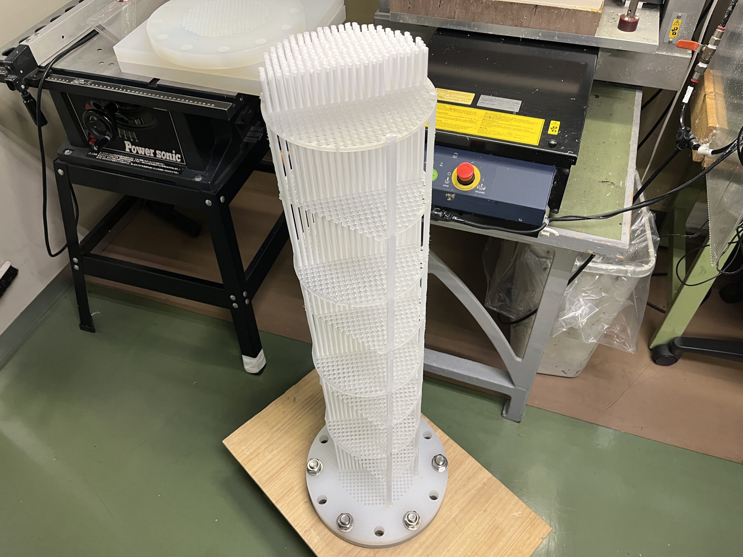 樹脂製熱交換器組立中