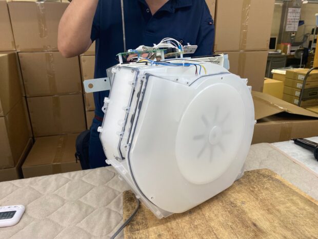 天吊り式除湿乾燥機の生産