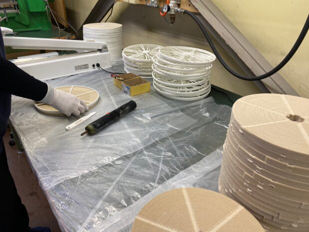 除湿乾燥機用の吸湿ローターの生産